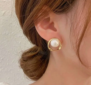Pearl Earrings- Golden